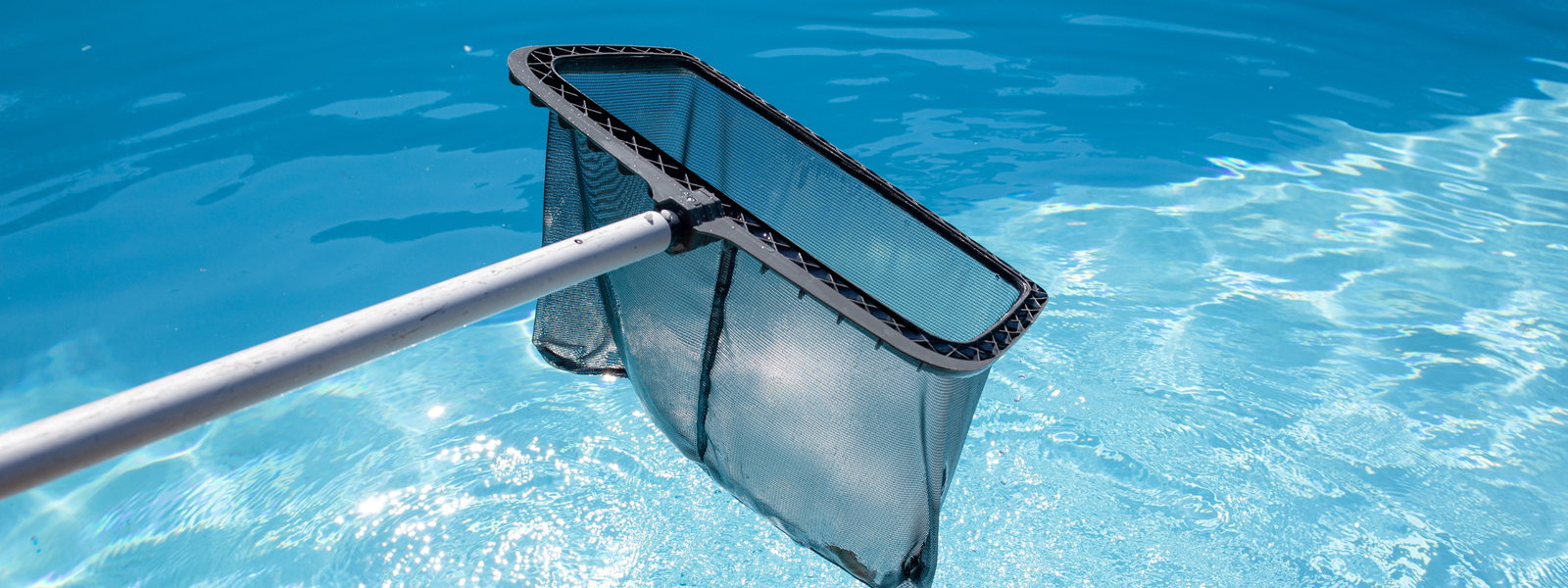 Professional Pool Cleaning Service Corona CA